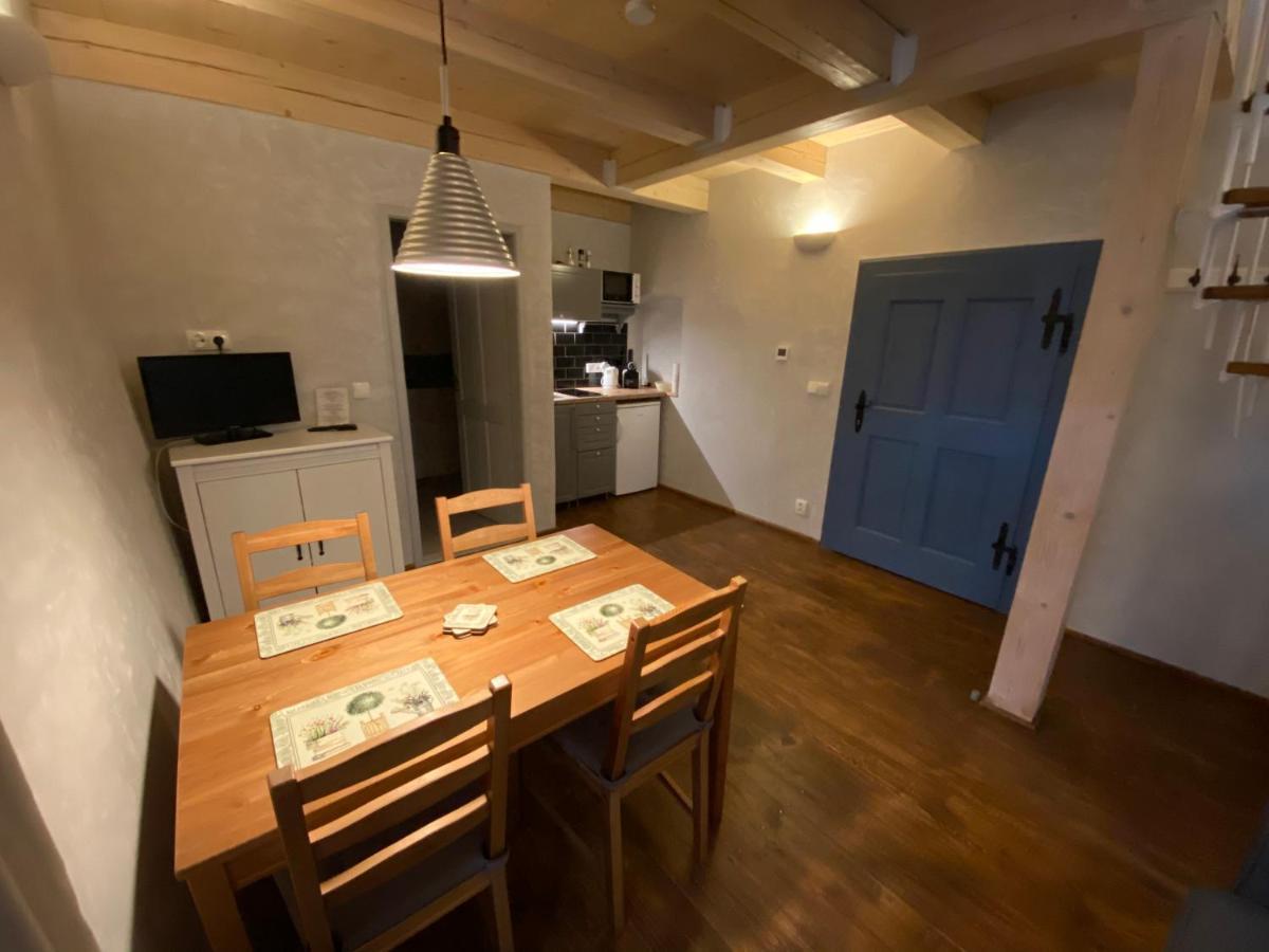 U Dr. Fausta Apartment Slavonice Bagian luar foto