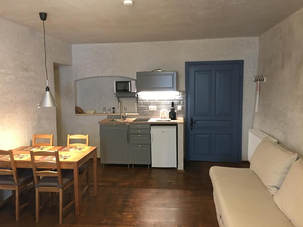 U Dr. Fausta Apartment Slavonice Bagian luar foto