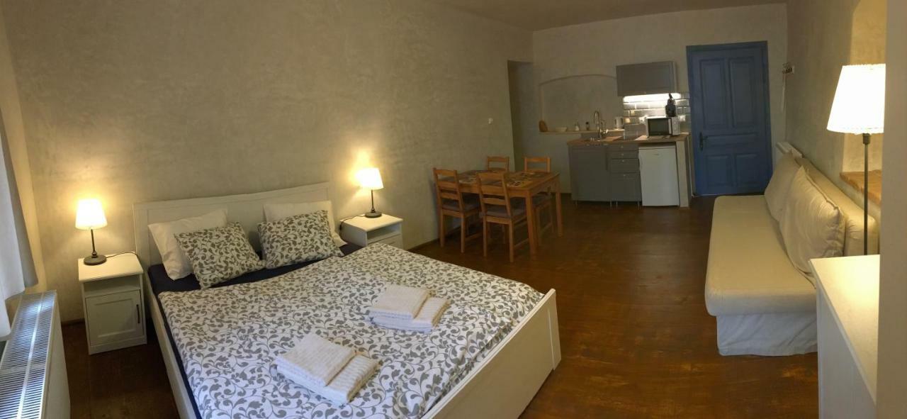U Dr. Fausta Apartment Slavonice Bagian luar foto
