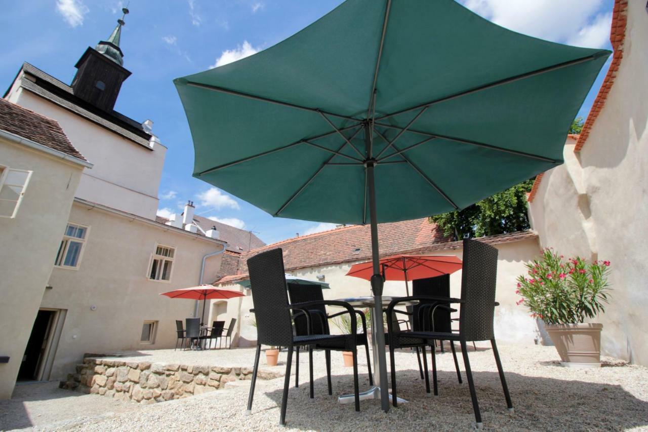 U Dr. Fausta Apartment Slavonice Bagian luar foto